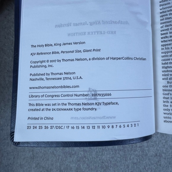 Thomas Nelson KJV Holy Bible Personal Size Giant Print Navy Leathersoft 2017 - Picture 8 of 11